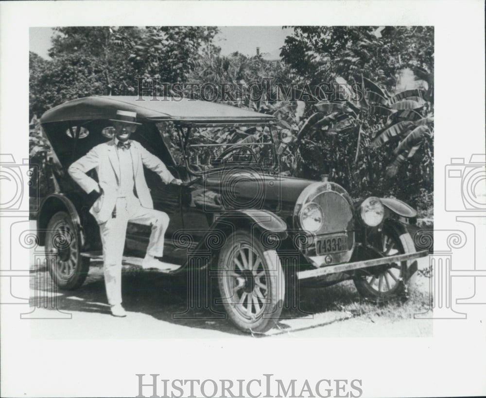 Press Photo Gentleman with Old Car - Historic Images