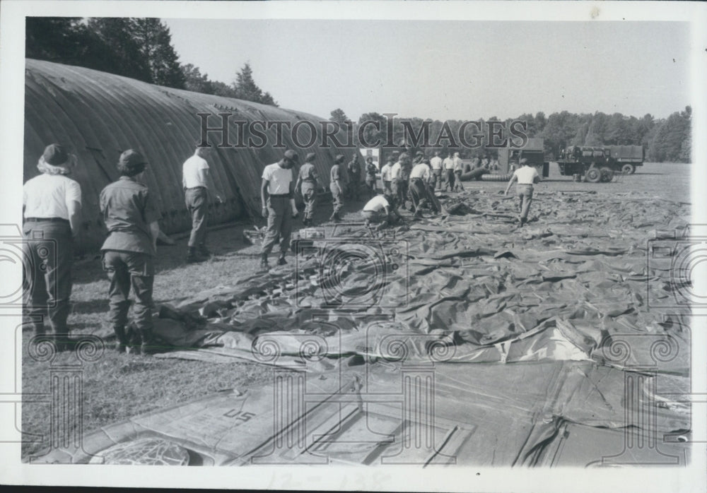 1977 Press Photo MASH Unit Being Setup - Historic Images