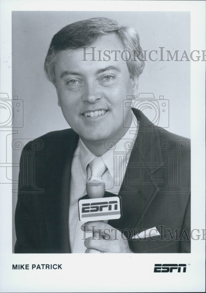 1998 Press Photo Mike Patrick ESPN Sports Newscaster - Historic Images