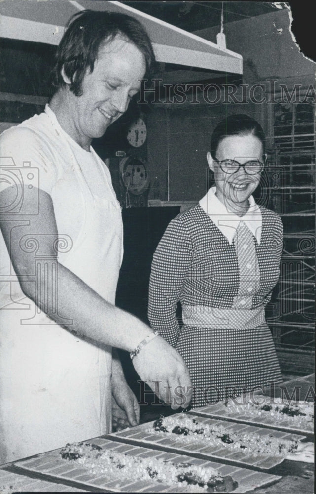 1974 Andrea Gilbert Reporter Schumacher Chef Bakery - Historic Images