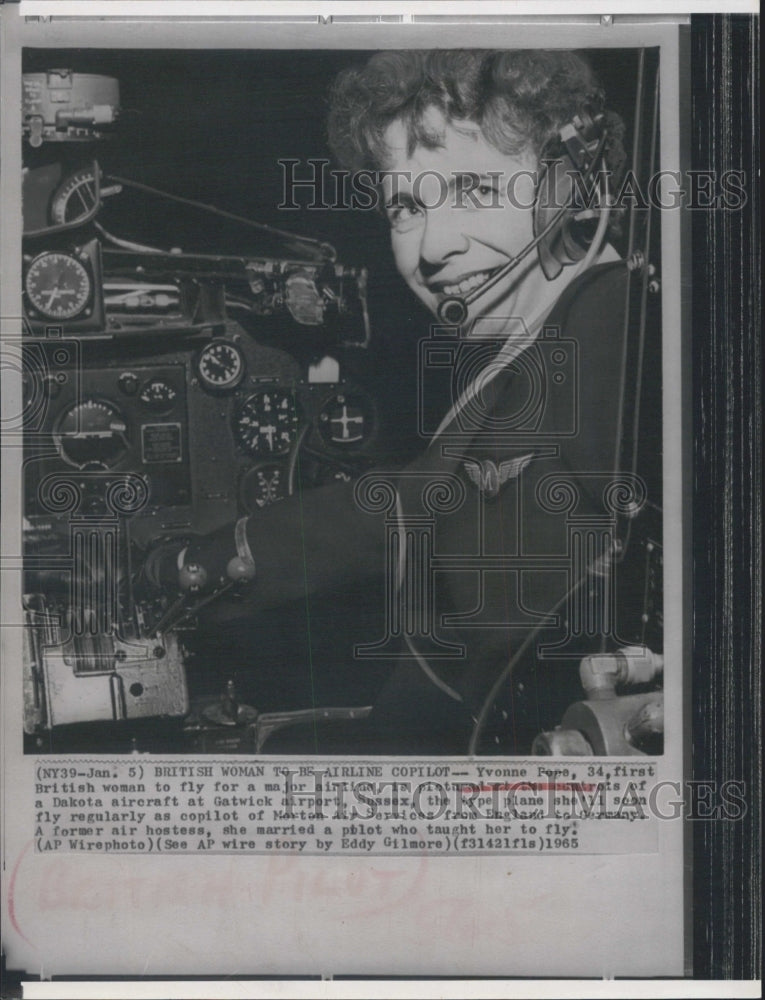 1965 Yvonne Pope, first British woman to fly for major airline - Historic Images