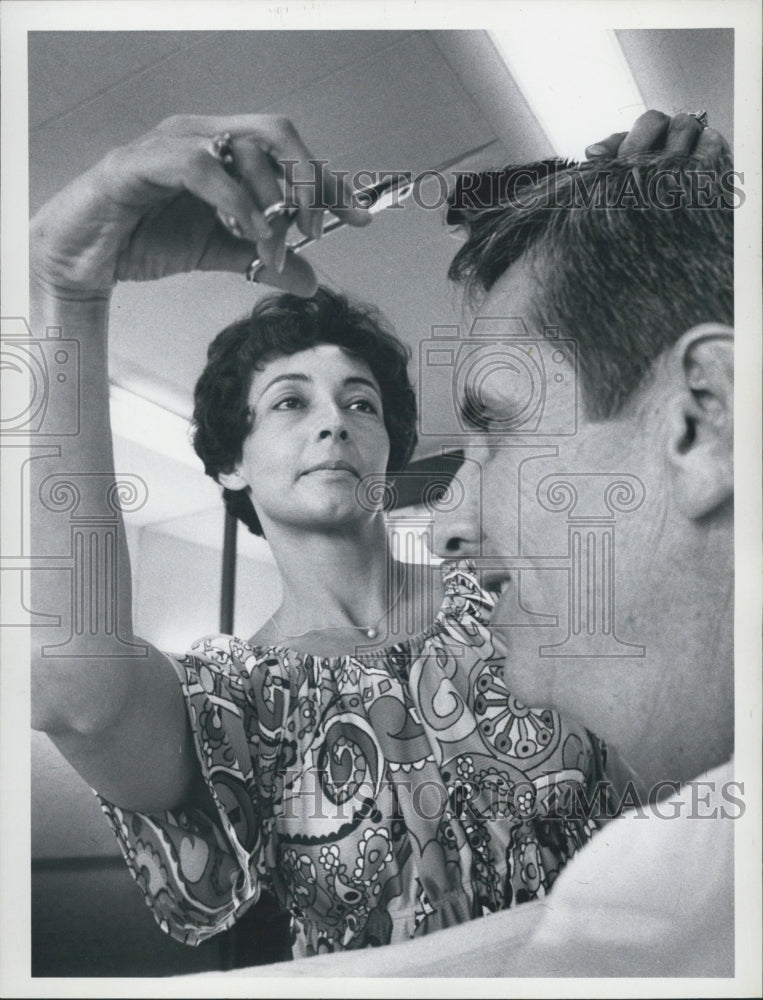 1969 Female Barber Claudette Mahrle Cutting Man&#39;s Hair - Historic Images