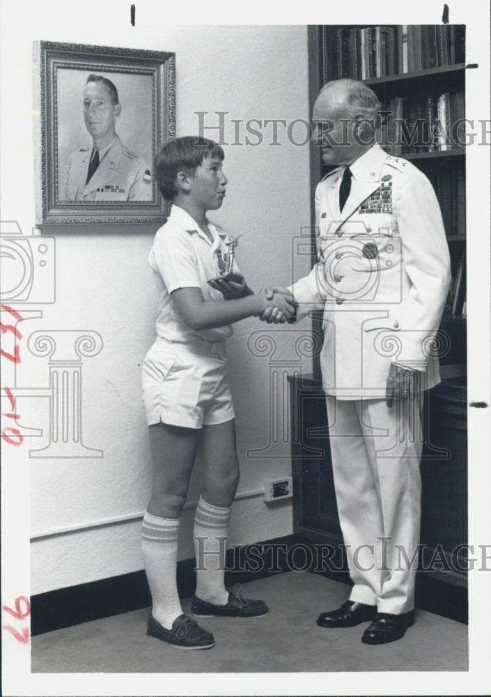 1982 Press Photo William Patton Harrison Mark Clark Award Maj. Gen. Grimsley - Historic Images