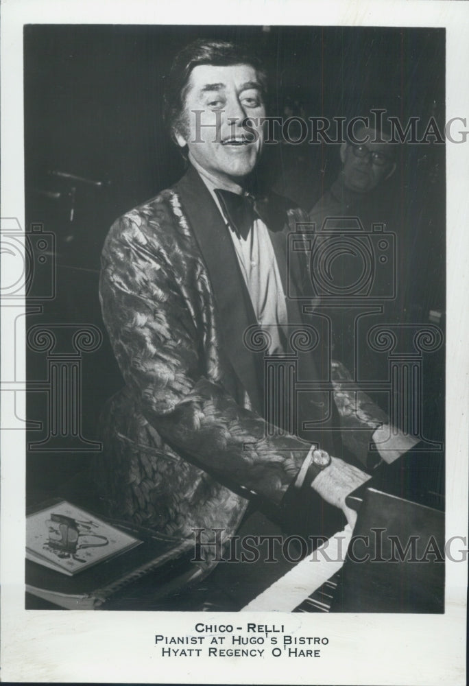 1974 Chico-Relli Pianist Hugo&#39;s Bistro Hyatt Regency O&#39;Hare - Historic Images