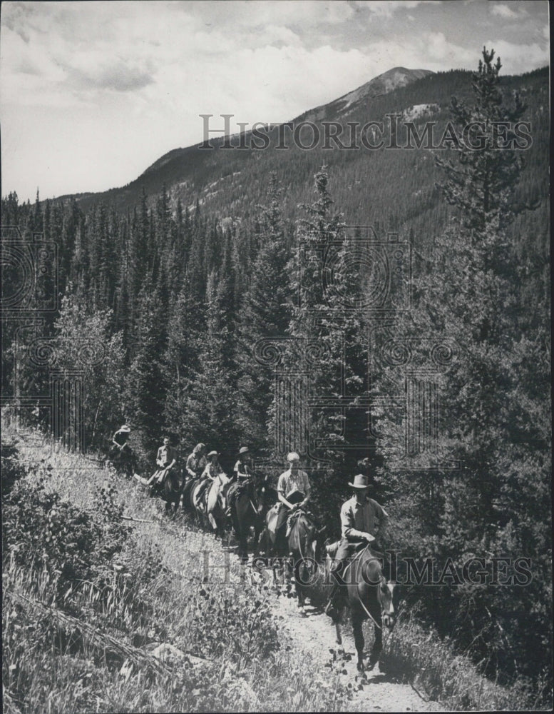 Press Photo Bell Camera Club on the Trail - Historic Images