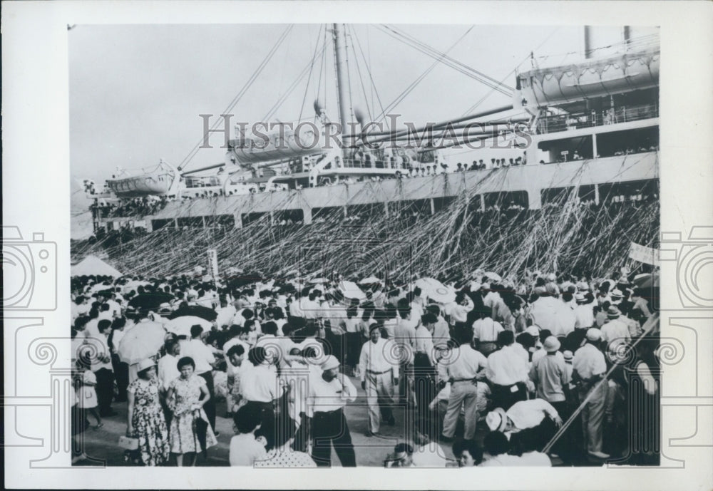 1966 Press Photo Okinawans Bid Farewell to Loved Ones Departing for Japan - Historic Images