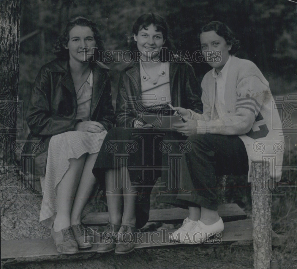 1935 unemployed woman - Historic Images