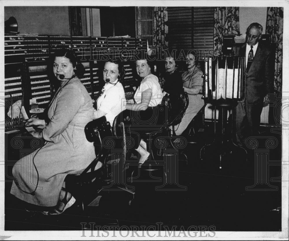 Press Photo John Ferguson and his first operator. - Historic Images