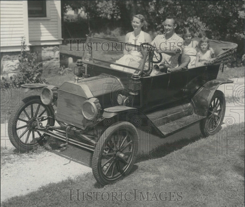 1953 Copper Radiator Ford flanked by Mrs.Youle and their daughters. - Historic Images