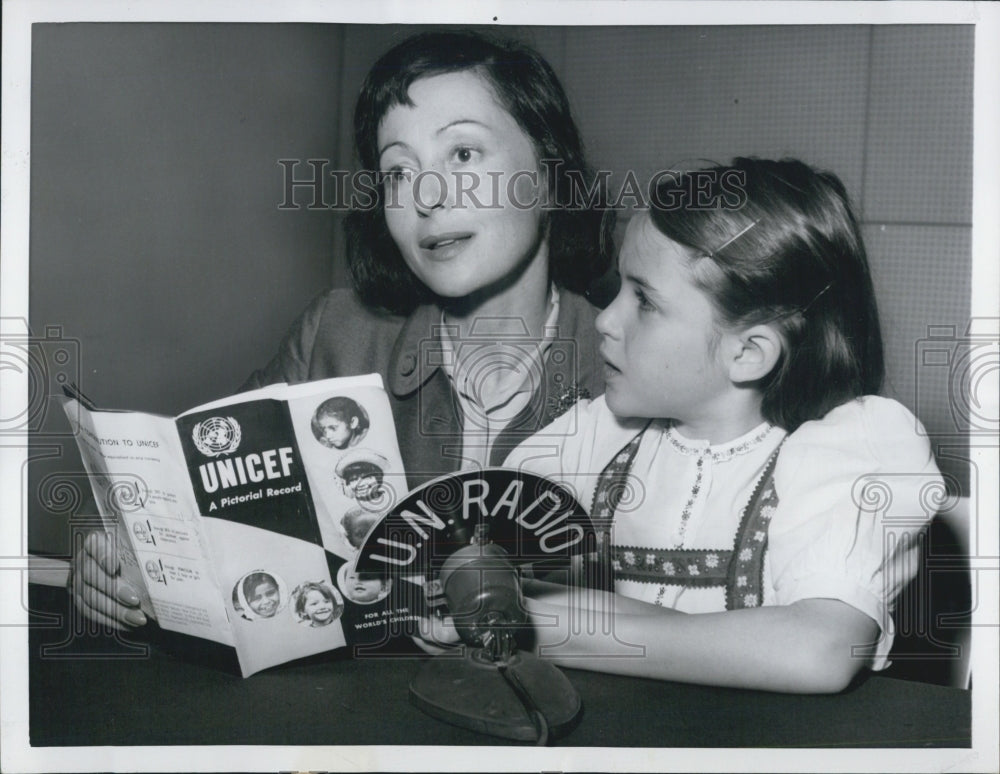 1956 Press Photo Luise Rainer and Francesca Knittel Actress - Historic Images