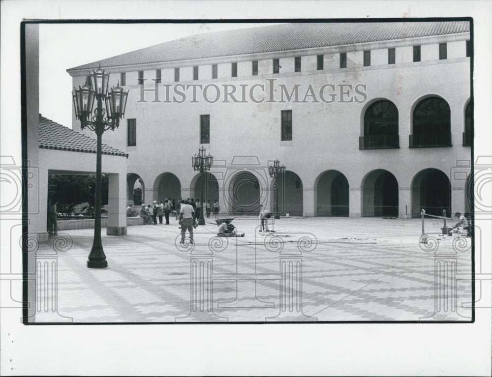 1984 Press Photo Library Building At Metro-Dade Cultural Center In Miami, FL - Historic Images