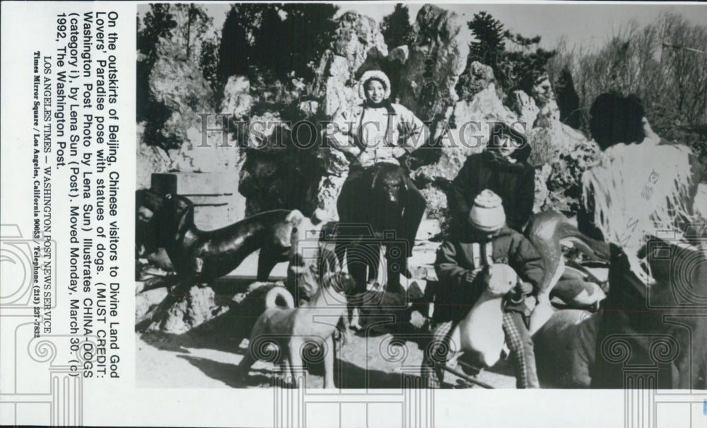 1992 Press Photo Beijing Divine Land God Lovers with statues of Dogs - Historic Images