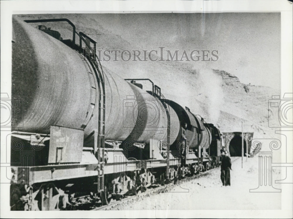 1941 Bandur Shapur tanks leaving for Russia supplies - Historic Images