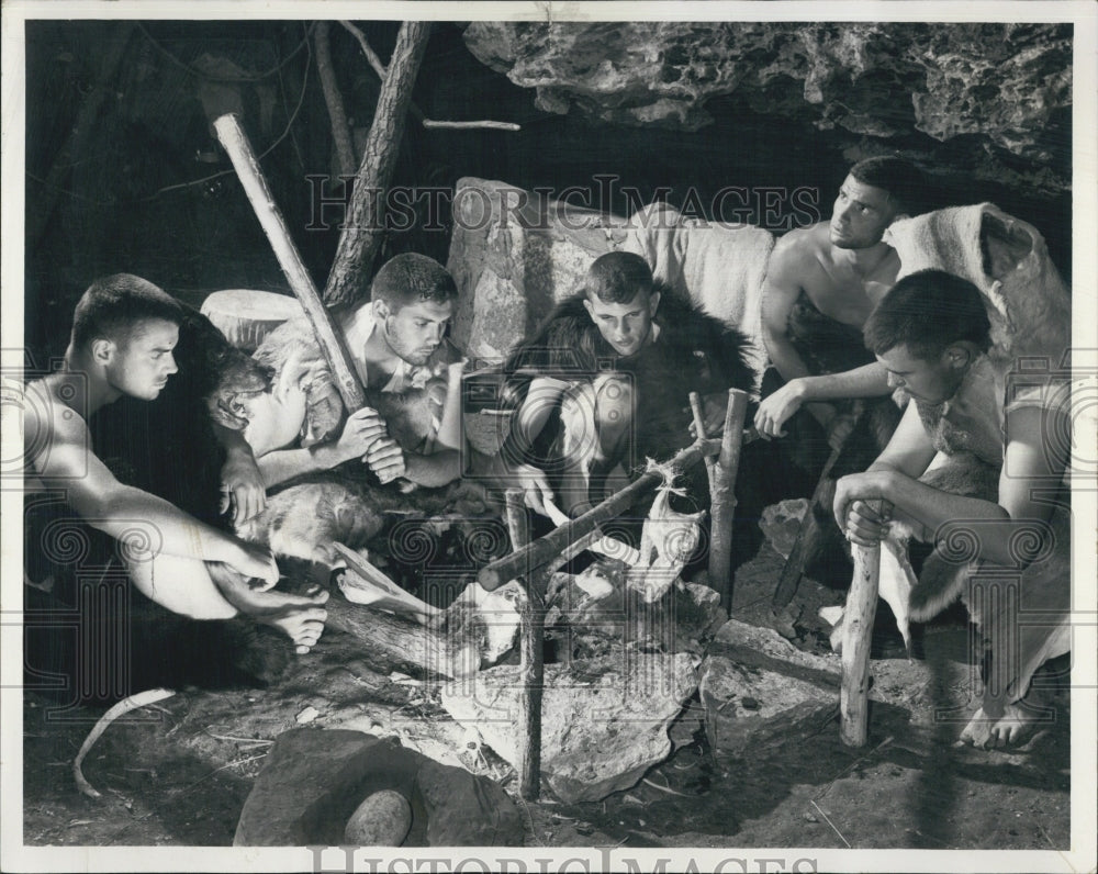 1960 5 Illinois College Students Spending 7 Days Living in Cave - Historic Images