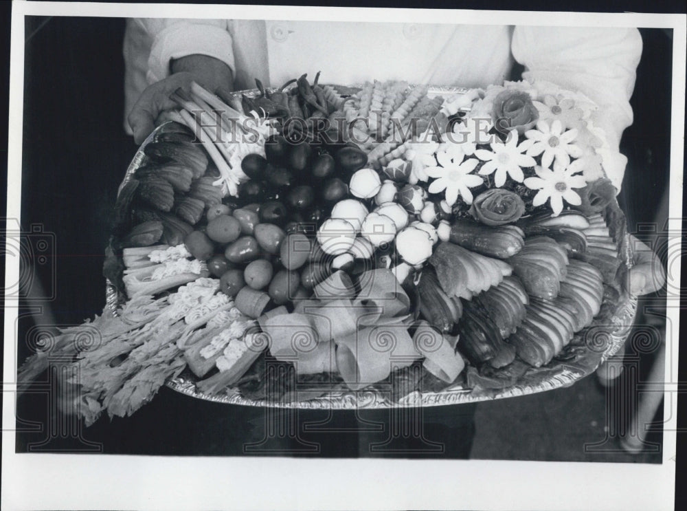 1977 Press Photo Vegetable Tray - RSG48669 - Historic Images