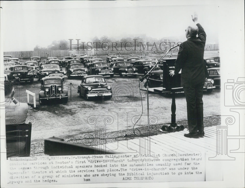 Press Photo Rev Mills Held First Drive In Church Service - Historic Images