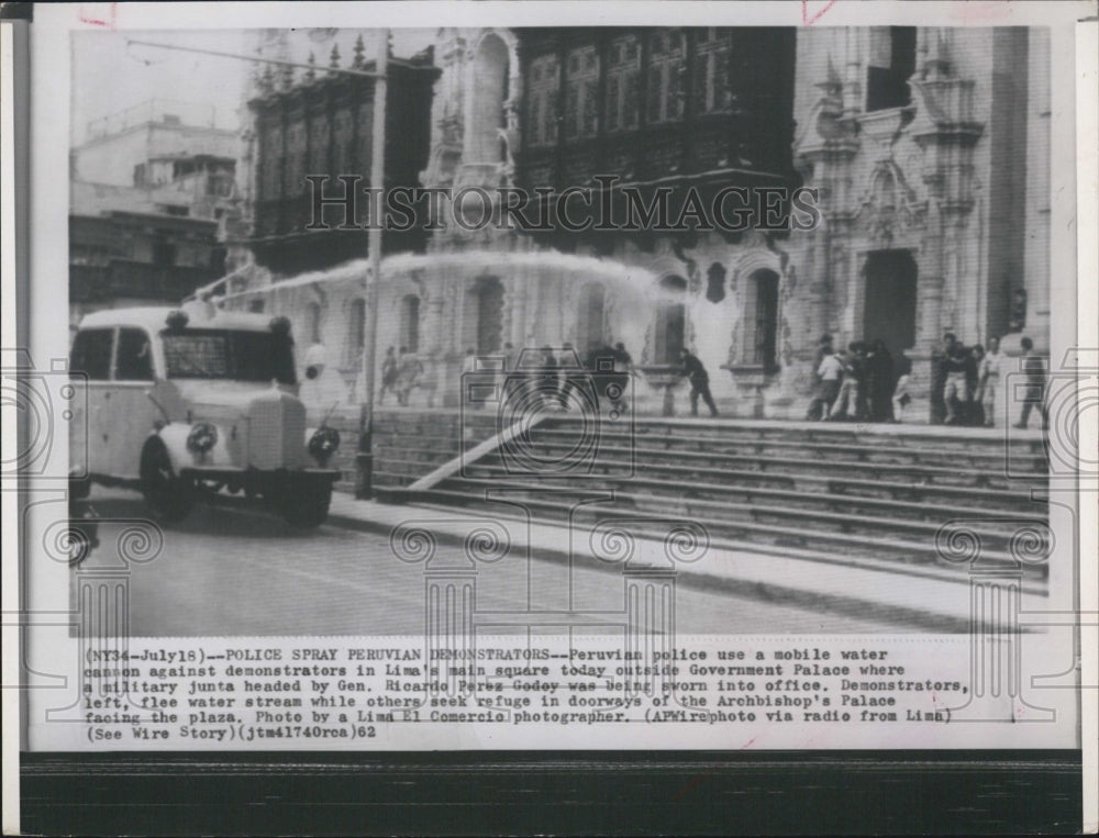 1962 Police Spray Peruvian Protesters - Historic Images