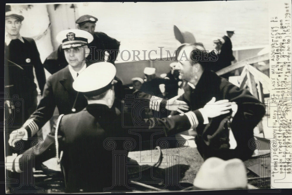 1939 Press Photo Navy Sub Last Man Ashore - RSG48857 - Historic Images