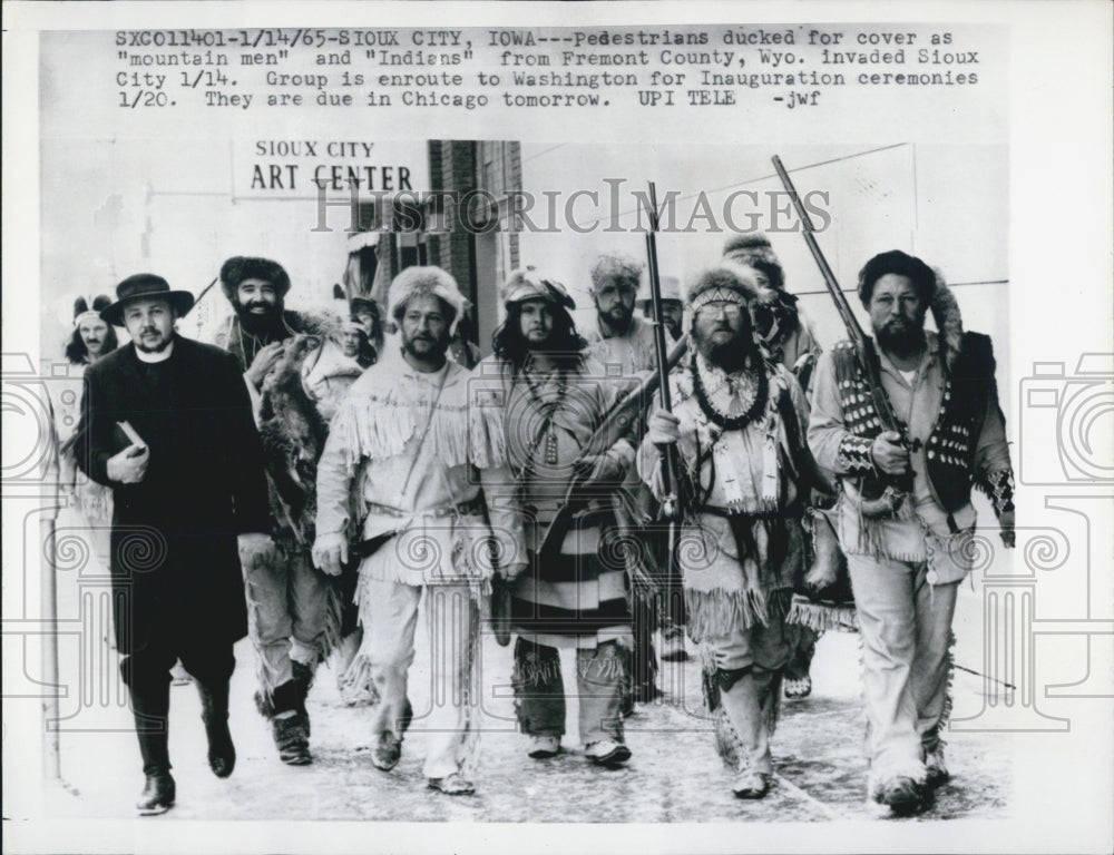 1965 Mountain Men Indians Fremont County Invade Sioux City - Historic Images