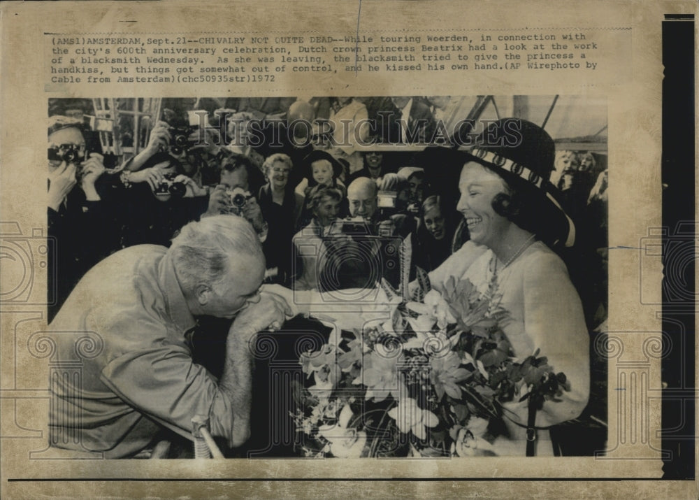 1972 Dutch Crown Princess Beatrix Blacksmith Tries To Kiss Hand - Historic Images