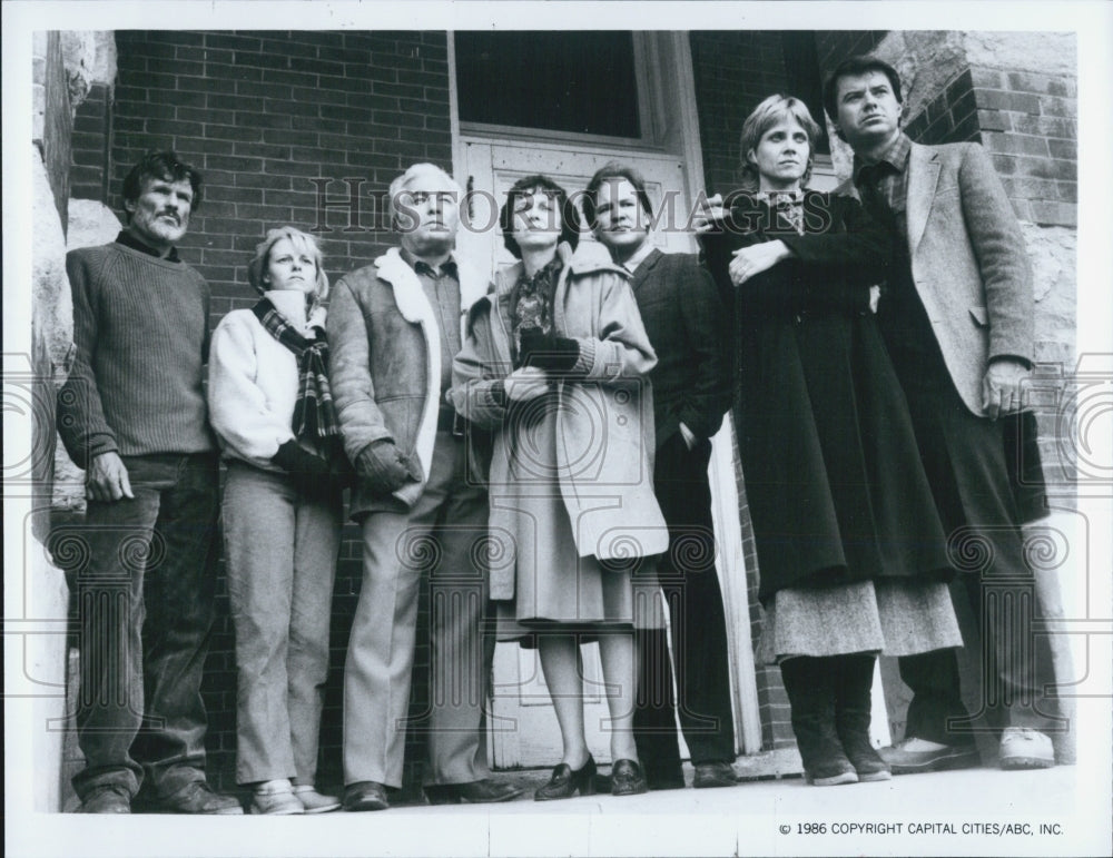 1987 Press Photo Cast of &quot;Amerika&quot; - Historic Images