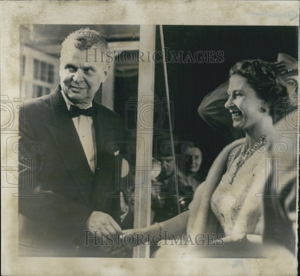 1957 Press Photo Prime Minster John Diefenbaker Queen Elisabeth Dinner - Historic Images