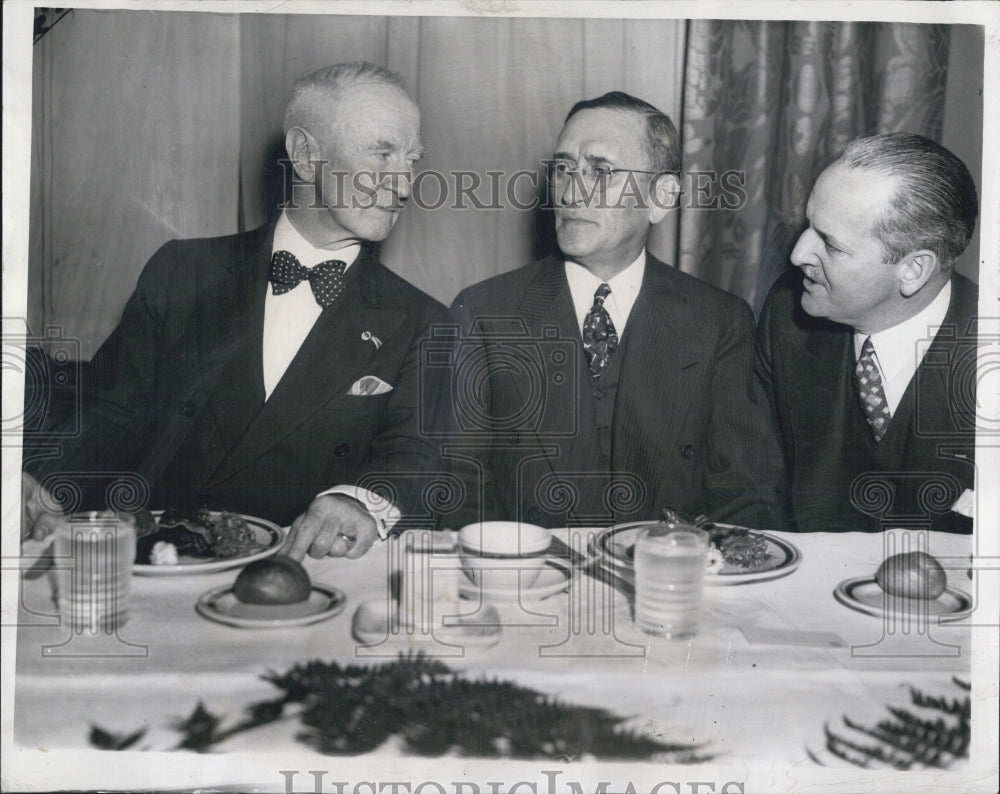 1941 Union League Club Meeting - Historic Images