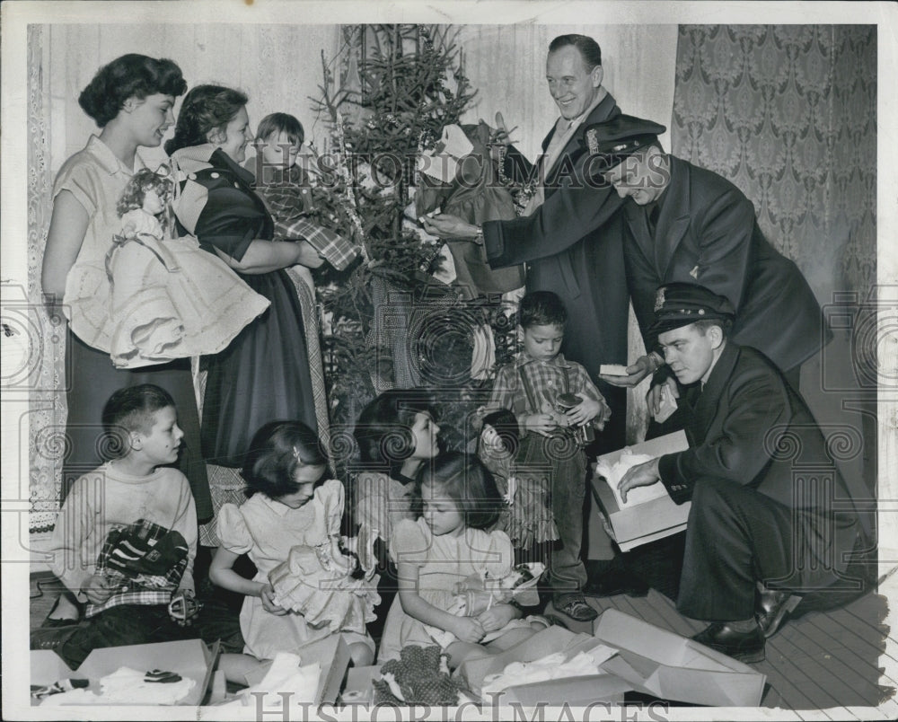 1953 Goodfellows old newsboys - Historic Images