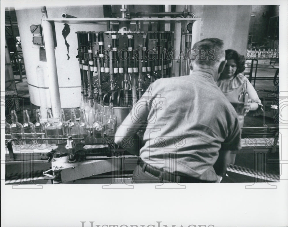 1968 Press Photo Florida Rum Company Bottling Machine Manufacturer - RSG49487 - Historic Images