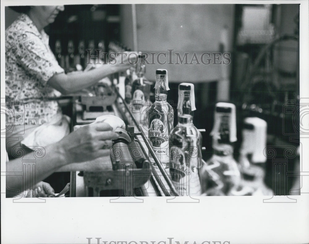 1968 Bottling company manufacturing Factory - Historic Images