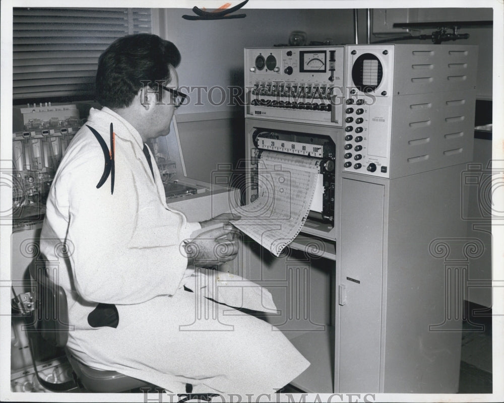 1969 Auto-analyzer for blood tests. - Historic Images