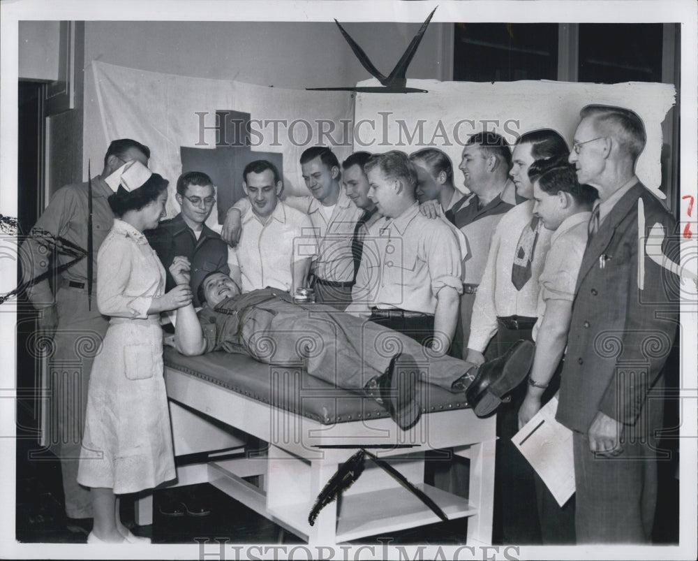 1952 Nurse Angela Valenta Helps Harry Molasky blood Donation Red - Historic Images