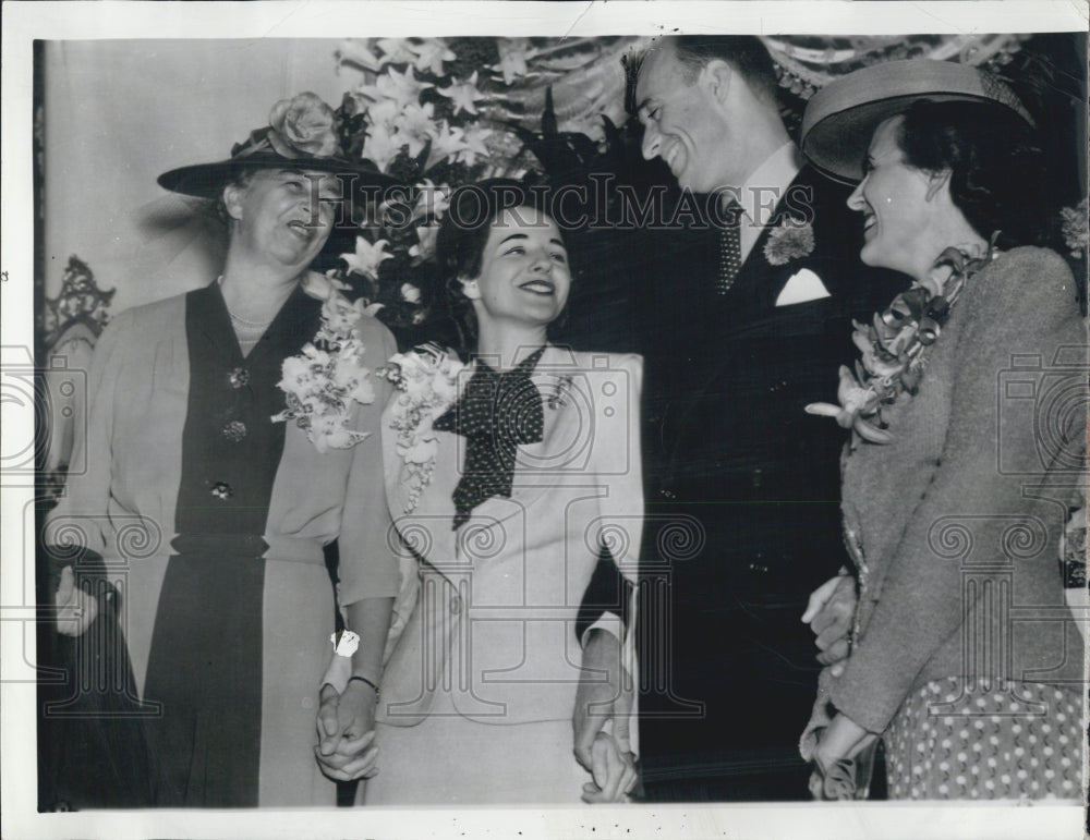 1941 James Roosevelt and Bride with Elleanor  Roosevelt - Historic Images