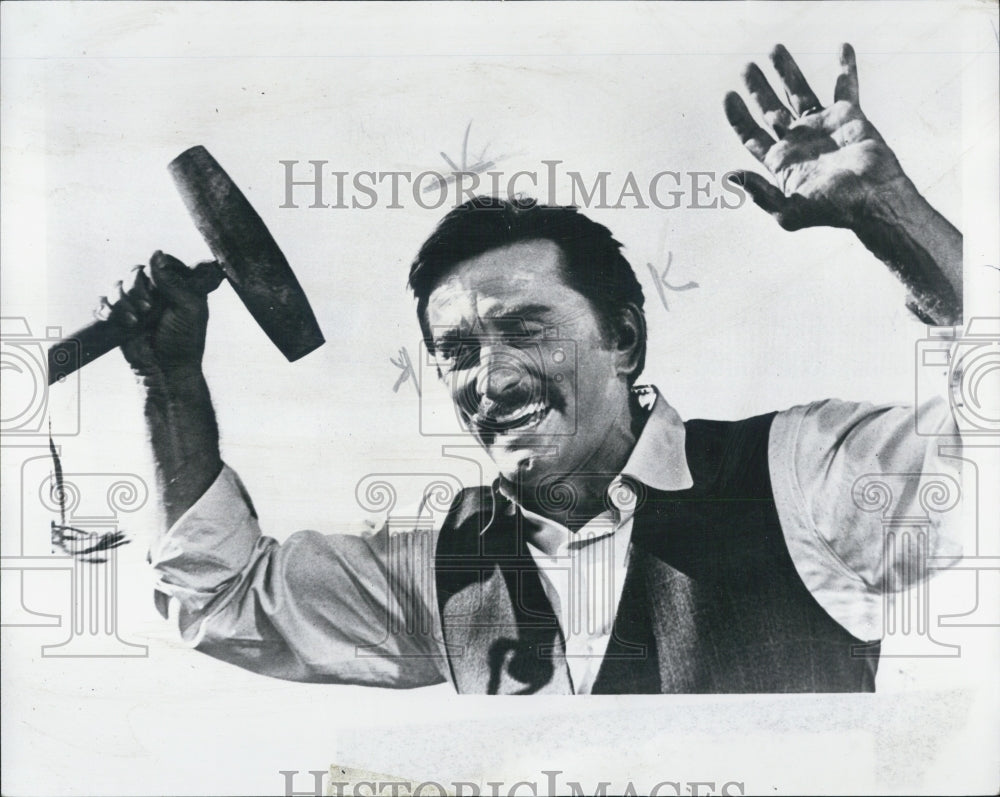 1974 Press Photo Pictured is actor Kirk Douglas. - RSG49995 - Historic Images