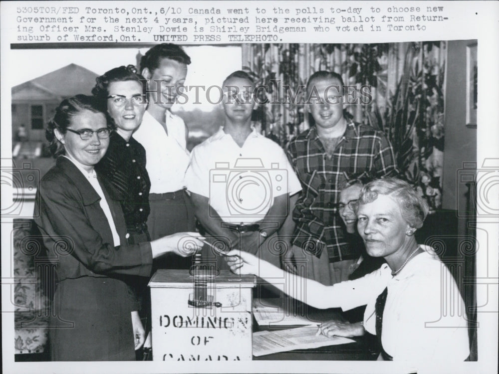 1957 of Mrs. Stanley Dowie and Shirley Bridgeman voting in Toronto - Historic Images