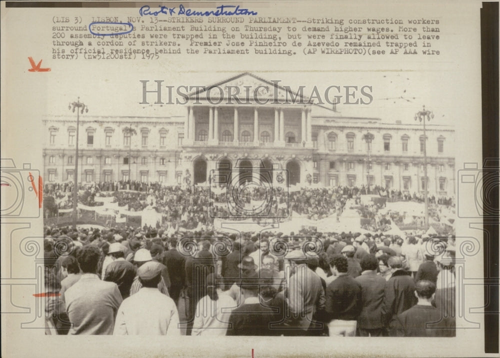 1975 Striking construction workers surround Parliament Building - Historic Images