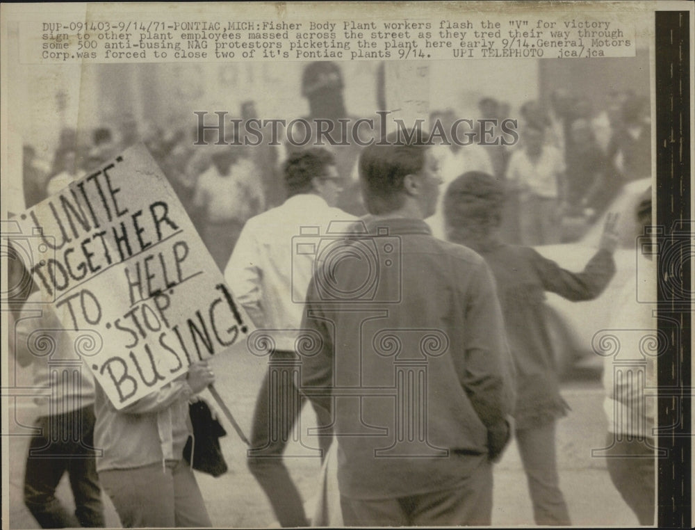 1971 Body Plant Workers of General Motors After Victory - Historic Images