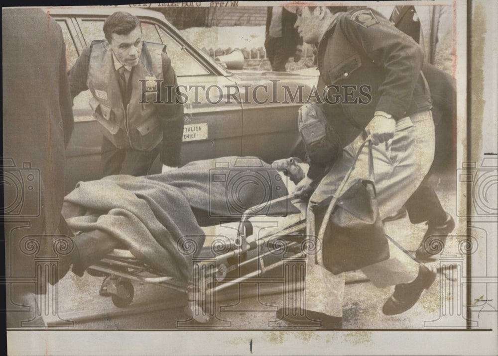 1969 Wounded Policemen Washington D.C. Stretcher Paramedic - Historic Images