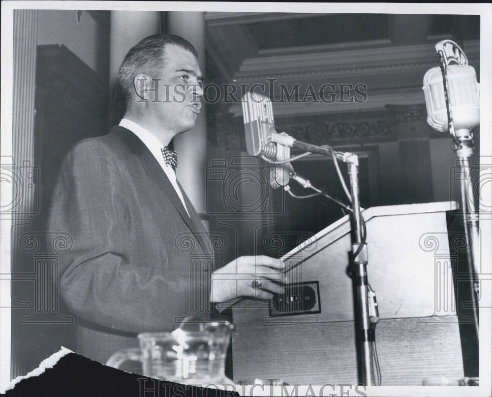 1958 Press Photo Governor Mennen Williams - Historic Images