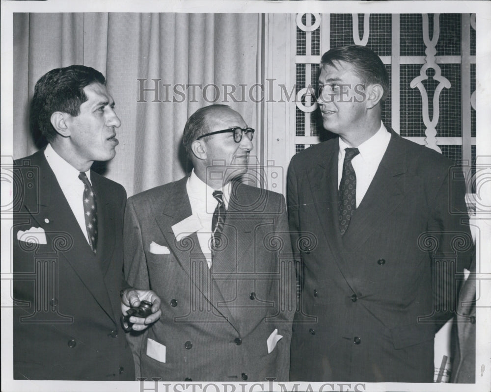 1953 Louis Kasle &amp; Rep. Franklin D. Roosevelt Jr. in Det. - Historic Images