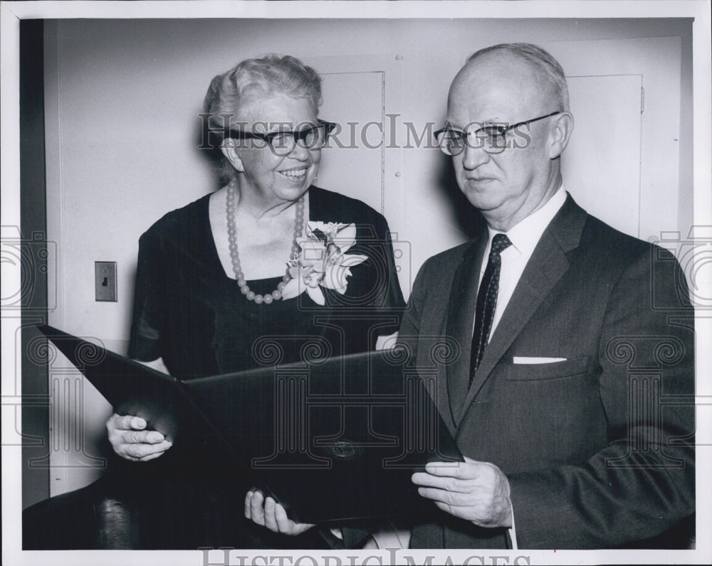 1962 Mrs Eleanor Roosevelt &amp; Dean Rosecrance - Historic Images