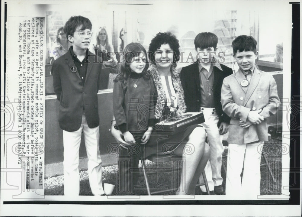 1971 Mrs Stuart Roosa Wife of Astronaut with Children - Historic Images