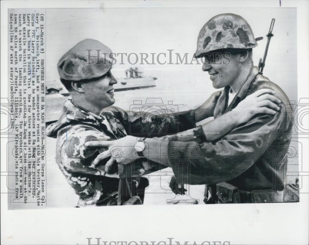 1965 Unexpected Meeting of Reinbeck Brothers both Marines in VietNam - Historic Images