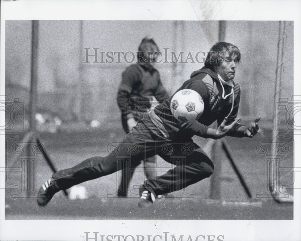 1978 Detorit Express goalie Steve Hardwick practicing. - Historic Images