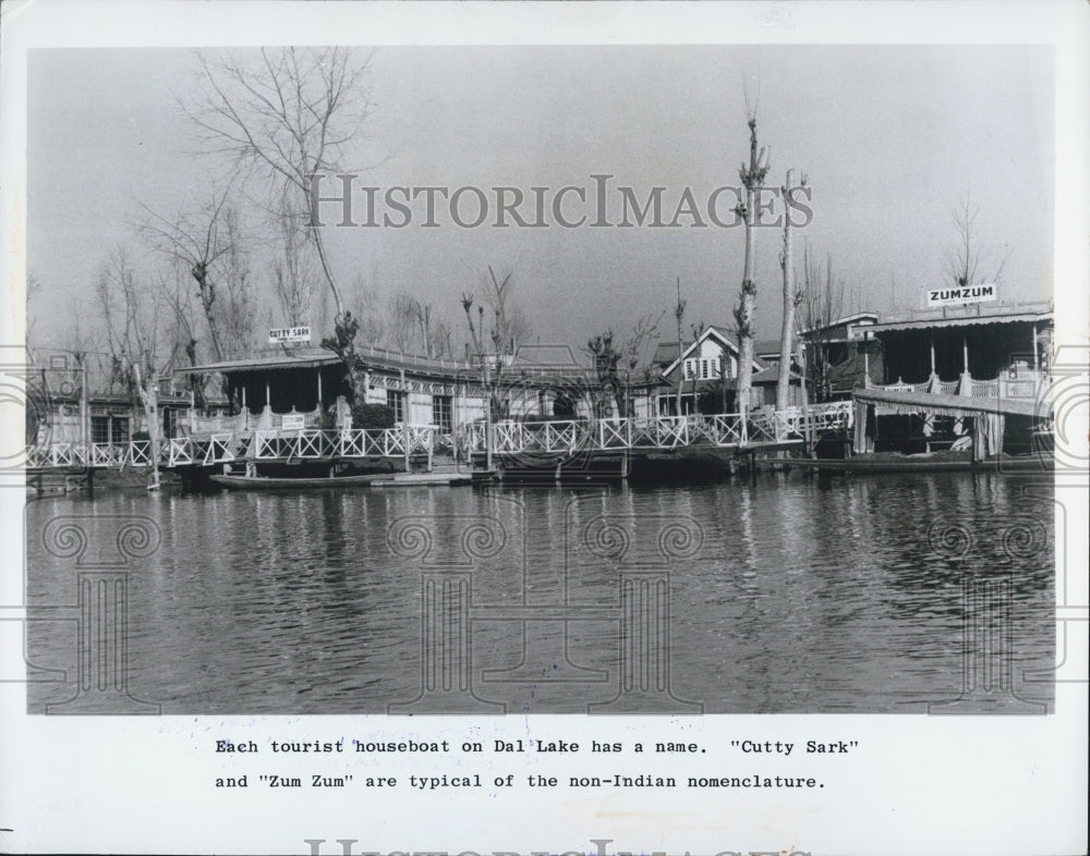 1983 Press Photo Indian City Kashmoir Waterfront. - Historic Images