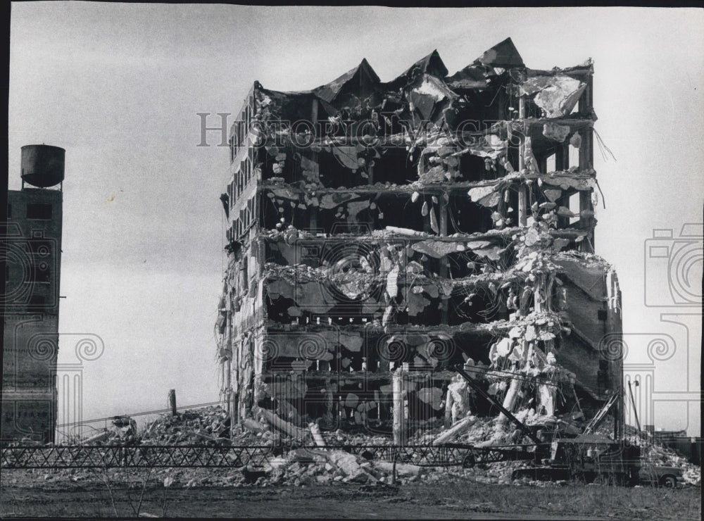 1991 Press Photo Chicago Stockyard Torn Down for New Race Track - Historic Images