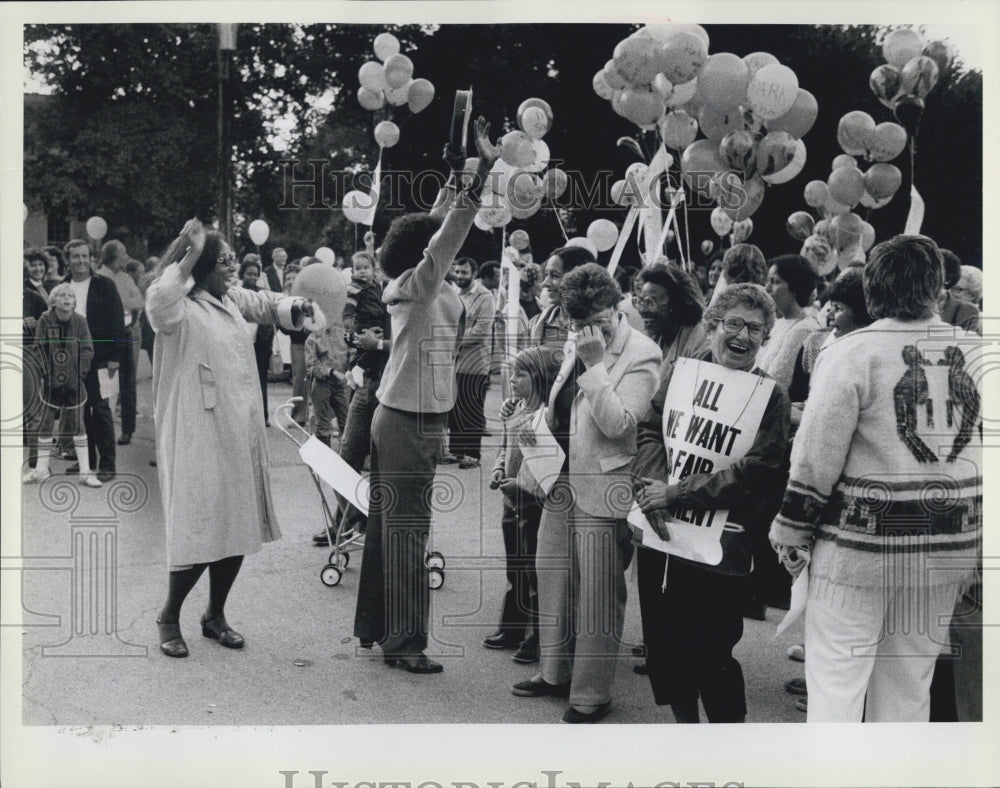 1982 Press Photo School Teachers Hold Rally - Historic Images