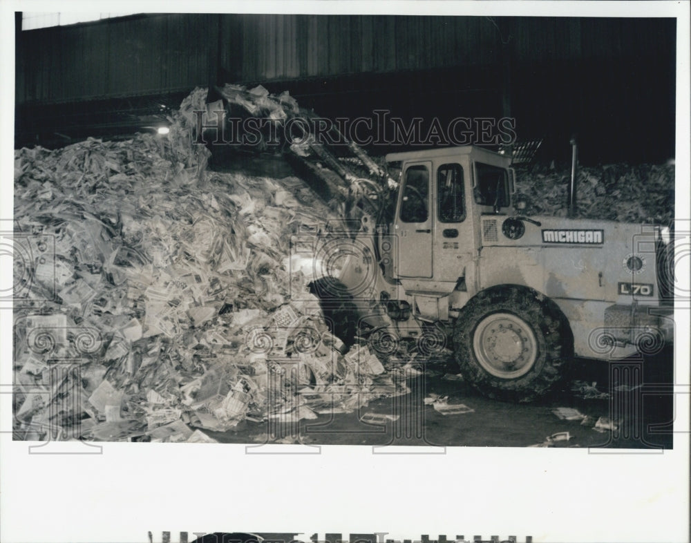 1993 Press Photo Chicago Waste Management newspaper recycling facility - Historic Images