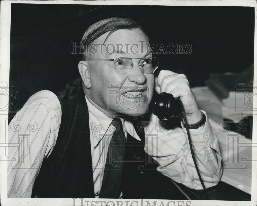 1942 Press Photo George W Stark Detroit Newsman On Phone Mad - RSG51335 - Historic Images