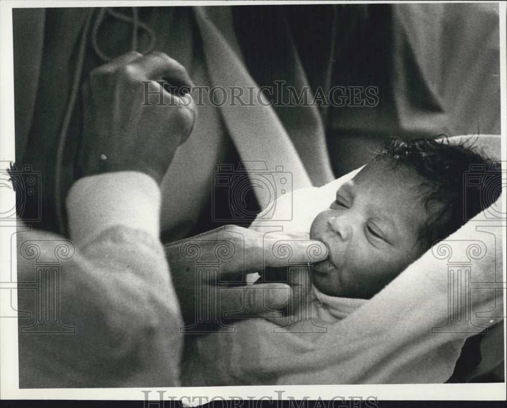 1980 Press Photo Newborn Baby, Ford Hospital - Historic Images